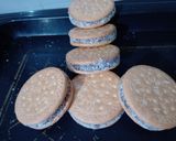 A picture of step 10 of Khajur Biscuit Sandwich.