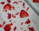 Foto langkah ke 5 dari resep Es Krim Stroberi Segar.