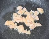 รูปขั้นตอนการทำที่ 5 ของ ไก่ยัดไส้อบเห็ดเนยกระเทียม