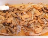 Tejfölös-gombás-sajtos karaj burgonyapürével recept fázis 2 fotója