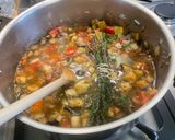 Une image de l'étape 24 de Soupe de lentilles aux tomates, poivrons et bouillon de gambas.