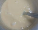 A picture of step 2 of Custard strawberry jelly with peach sauce.