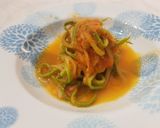 Foto del passaggio 2 della ricetta Spaghetti di zucchine in guazzetto di pomodoro
