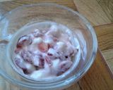 Foto del paso 1 de la receta: Frutillas con frutos secos y yogurt