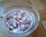 Foto del paso 1 de la receta: Frutillas con frutos secos y yogurt