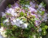 A picture of step 1 of Pakoda in onion gravy.