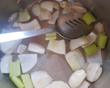 Foto del paso 2 de la receta: Consomé de pollo al chipotle con arroz de coliflor