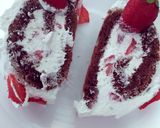 Pas rețetă Ruladă cu frișcă, mascarpone și căpșuni 🍰🍓🥄 4 fotografie