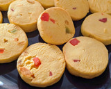 ট্যুটি ফ্রুটি কুকিজ (tutti frutti cookies recipe in Bengali) রেসিপি ধাপ - 5 ছবি