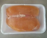 Hình bước làm 1 của món Ức gà áp chảo & salad bắp cải