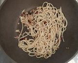 รูปขั้นตอนการทำที่ 4 ของ สปาเก็ตตี้พริกแห้งปลาเค็ม