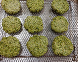 Foto del paso 3 de la receta: Tortitas de amaranto con espinaca y requesón en freidora de aire