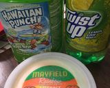 A picture of step 2 of Grinch punch.