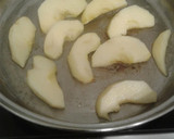 Foto del paso 6 de la receta: Crepes dulces con tinta de remolacha, y manzanas caramelizadas con azúcar y limón!