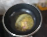 Foto langkah ke 2 dari resep Nasi goreng bawang keju sayur beku.