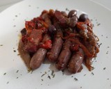 Foto del paso 6 de la receta: Salchichas y panceta al vino con escalivada y kalamatas