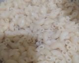Foto langkah ke 2 dari resep Macaroni schotel with Bechamel Sauce.