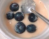 Hình bước làm 2 của món Blueberry cup muffin