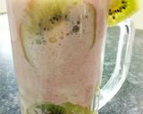 A picture of step 10 of Strawberry & kiwi smoothie.