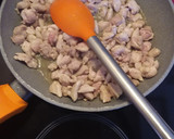 Foto del paso 5 de la receta: Hojaldre con pollo y huevo a la florentina