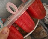 Foto del paso 5 de la receta: Heladito fácil y saludable de sandía 🍉 Sandía helada 🍉2 ingredientes 🍉🍋Paleta o polo de sandía