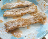 狗狗鮮食～雙層豬肉蛋漢堡（烤肉食材再利用）的食譜步驟3照片