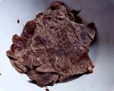Foto del paso 1 de la receta: Salteado de carne con cebollín y zapallito italiano