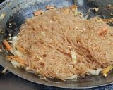 Foto langkah ke 5 dari resep Bihun Goreng No Ribet 😋.