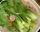 Foto langkah ke 2 dari resep Pakcoy Cah Bakso.