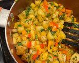 A picture of step 4 of Batata Hara.