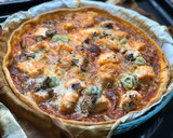 Foto del paso 4 de la receta: Pizza en masa de hojaldre con salmón y conservas saura 🥫