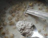 A picture of step 2 of Makhana kheer.