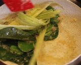 Foto langkah ke 4 dari resep Soto Ayam Favorit Anak dan Keluarga: Rebus Ayam CUKUP 2 MENIT SAJA!.