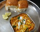 A picture of step 8 of Mumbai misal pav.