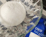 Foto del paso 1 de la receta: Masitas de coco fáciles