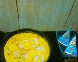 Foto langkah ke 3 dari resep Telur Kari Simpel.