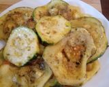 Foto del paso 3 de la receta: Tomates rellenos con cama de zapallitos italianos