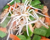 Hình bước làm 3 của món Ức Gà Xào Đậu Que Dẹp, Cà Rốt & Giá