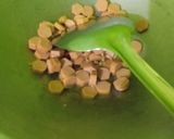 Foto langkah ke 4 dari resep Tumis sosis pedas manis.