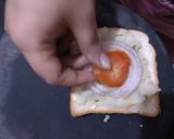 A picture of step 3 of Mumbai aloo masala toast.