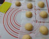 Foto langkah ke 5 dari resep Donat Maizena Meses.
