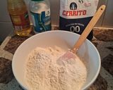 Foto del paso 1 de la receta: Pizza casera con salsa blanca y cebollas caramelizada