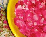 गुलाब का शर्बत (gulab ka sharbat recipe in Hindi) रेसिपी चरण 1 फोटो