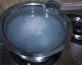 A picture of step 1 of White Sauce Pasta.