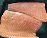 Foto del paso 1 de la receta: Salmón con aderezo de panceta y finas hierbas