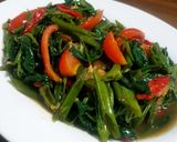 Foto langkah ke 2 dari resep Kangkung tumis saus tiram.