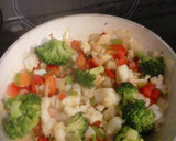 Foto del paso 4 de la receta: Salteado de verduras con bacalao desmigado