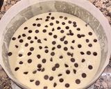 Foto del paso 4 de la receta Pastel de yogur griego, queso crema y pepitas de chocolate