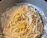 A picture of step 5 of Fettuccine with Scallops and Tobiko Cream Sauce.