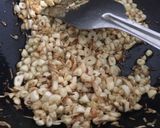 હરે પ્યાઝ કી લસુની ખીચડી(green onion garlic khichdi recipe in Gujarati) રેસીપી સ્ટેપ1ફોટો